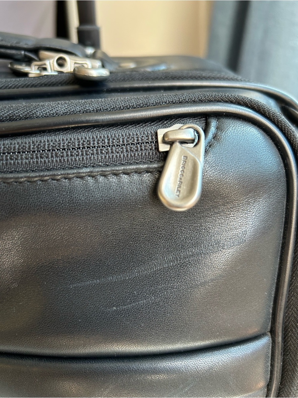 Briggs & Riley LEATHER rolling computer bag - Picture 3 of 6